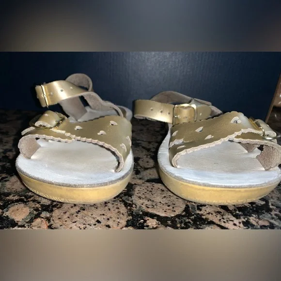 💥 Hoy SUN SAN SALTWATER gold leather cutout heart sandals Girls size 10 - Picture 7 of 10